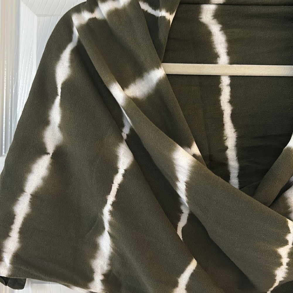 MICHAEL KORS TIE- DYE OLIVE GREEN AND WHITE SCARF - Picture 11 of 15
